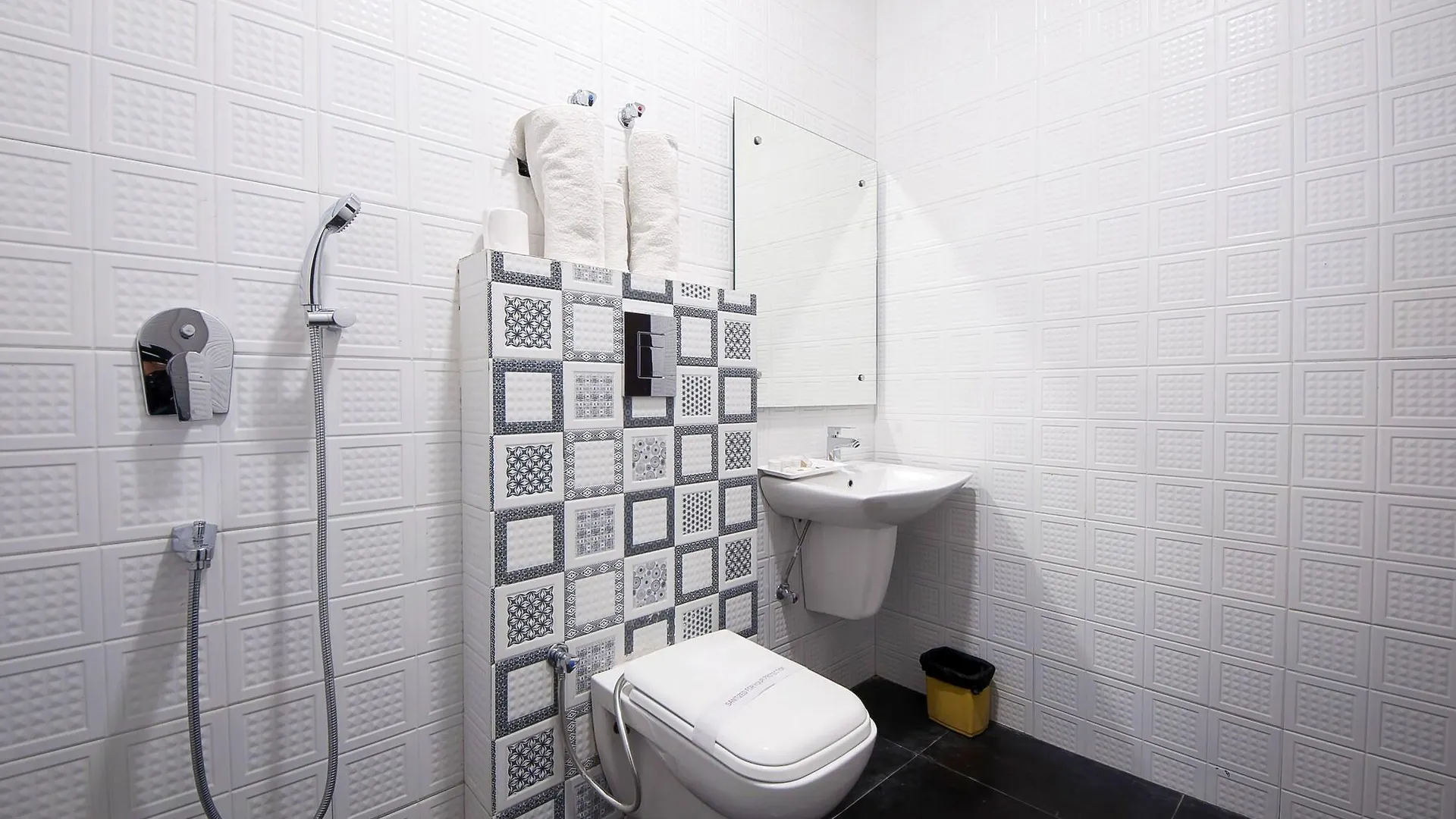 Hotel Fabhotel Delhi Darbar Near Karol Bagh Market