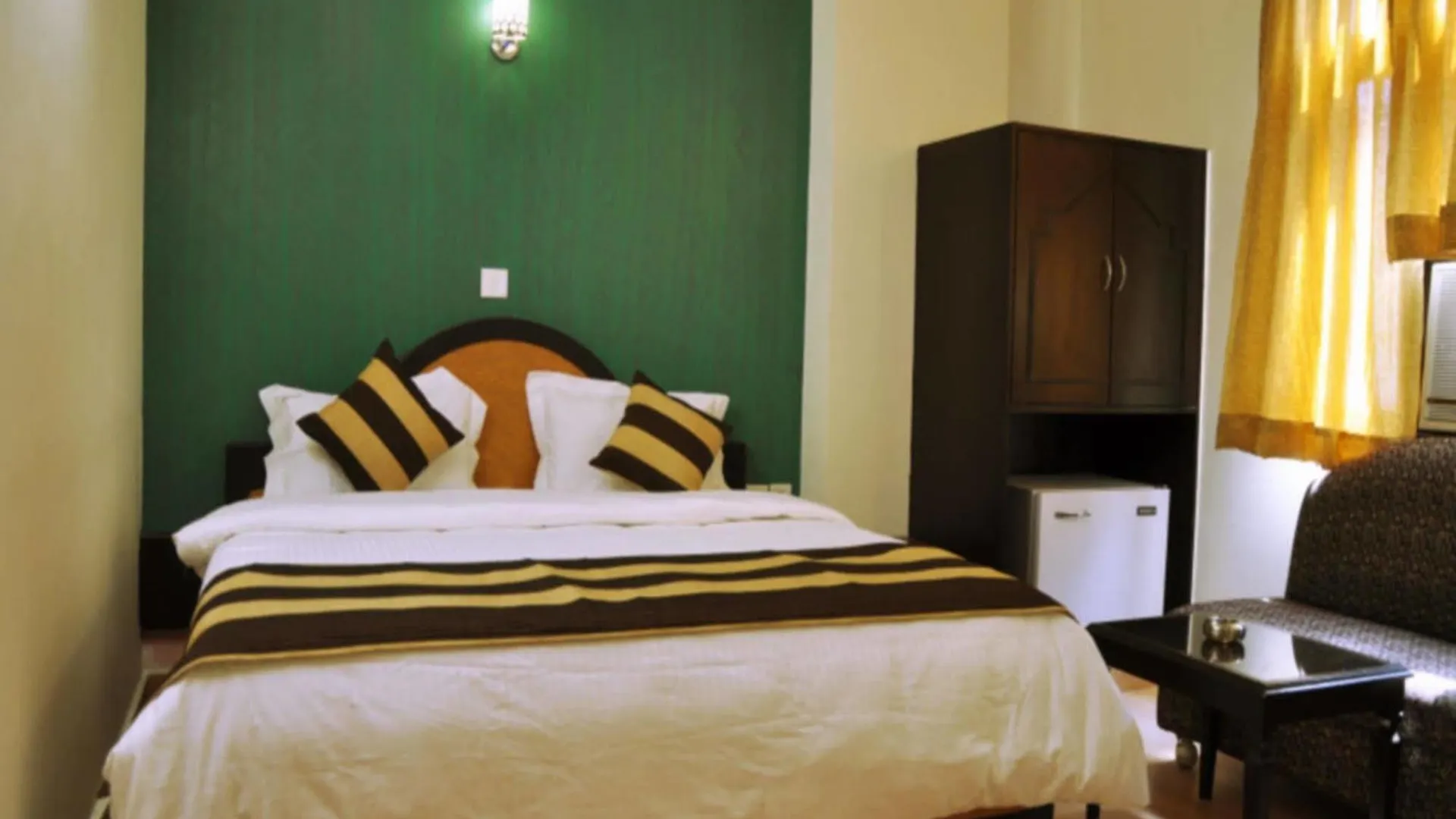 Fabhotel Delhi Darbar Near Karol Bagh Market Hotel