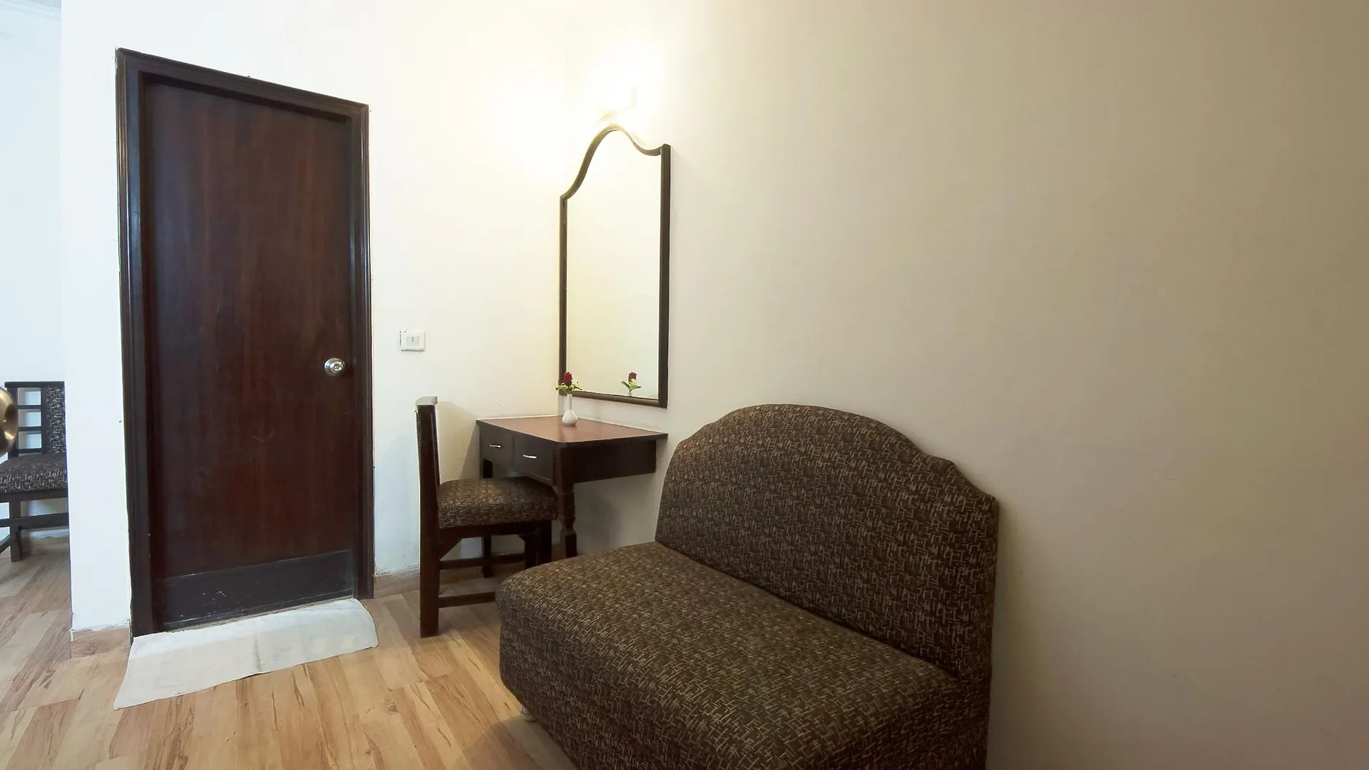 OYO 22154 Hotel Delhi Darbar