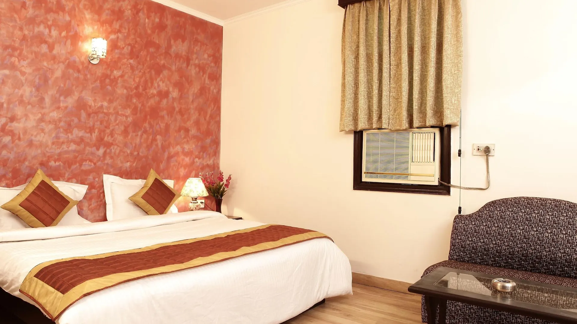 Fabhotel Delhi Darbar Near Karol Bagh Market Hotel