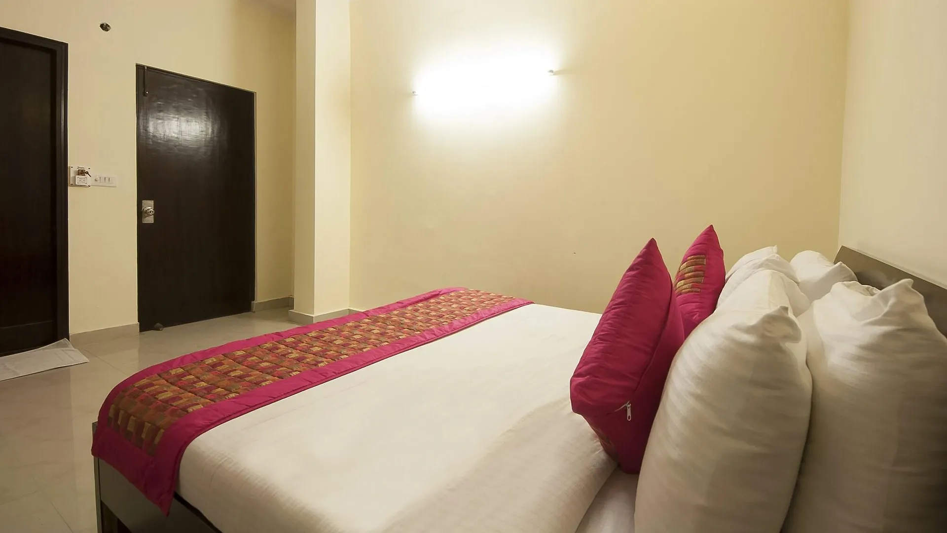 Fabhotel Delhi Darbar Near Karol Bagh Market