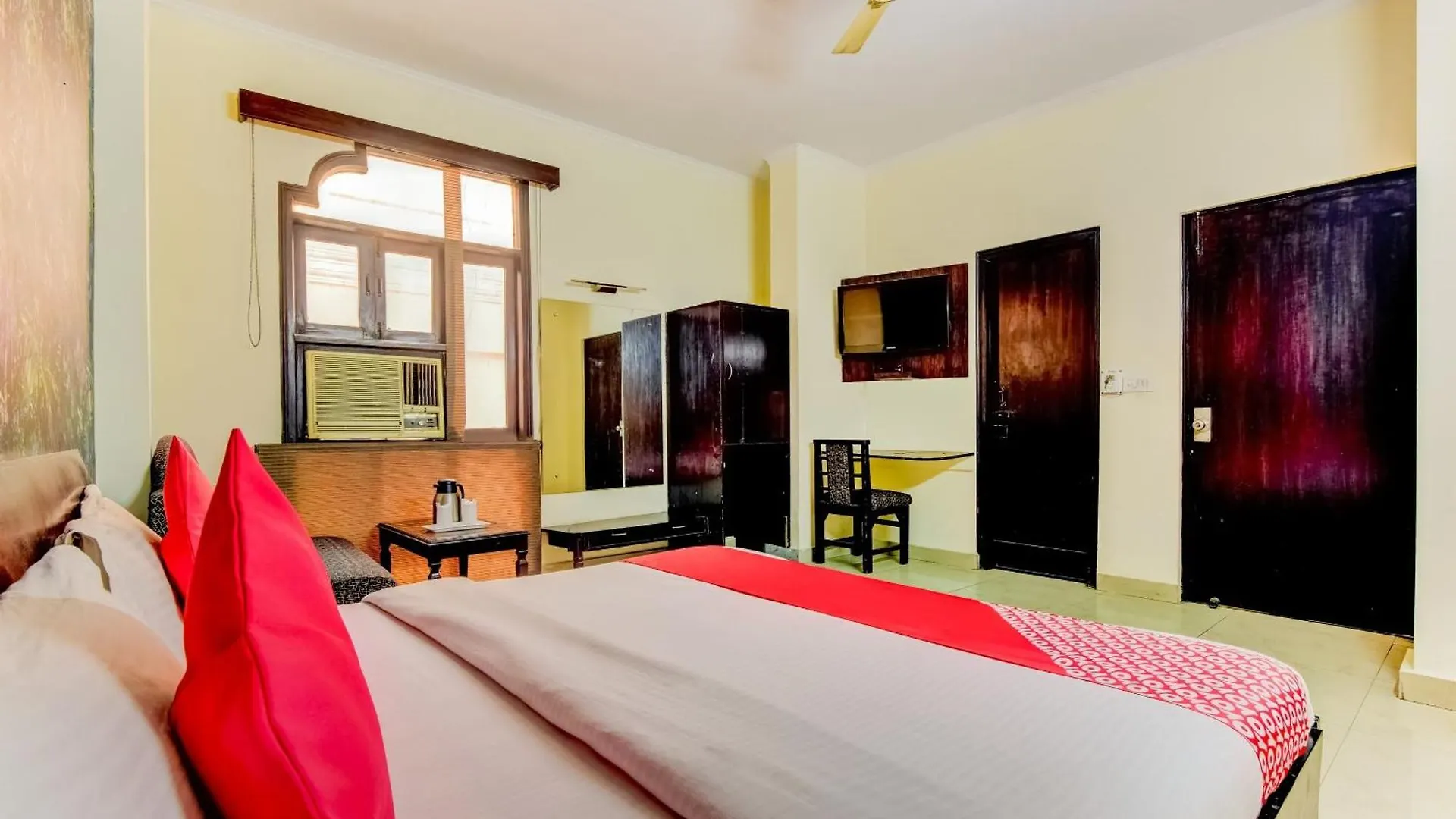 Hotel Fabhotel Delhi Darbar Near Karol Bagh Market