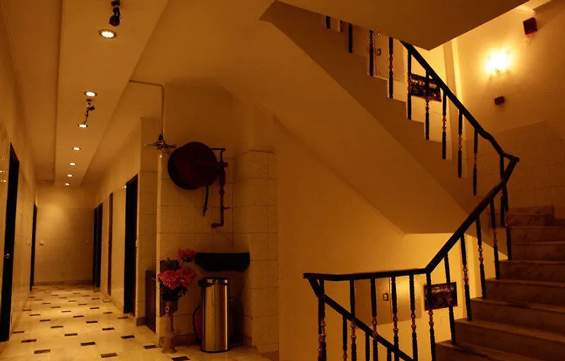 Fabhotel Delhi Darbar Near Karol Bagh Market Hotel